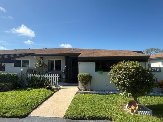 Foto del edificio - 5778 Phoenix Palm Ct