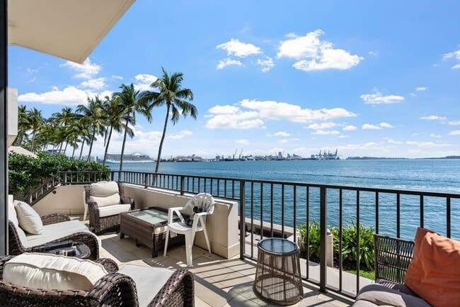 Foto del edificio - 520 Brickell Key Dr
