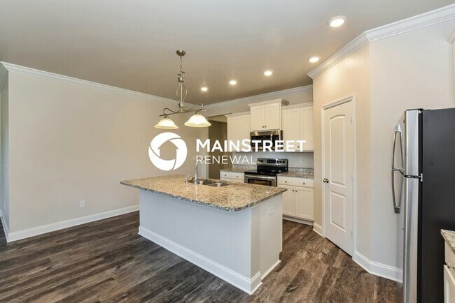 Building Photo - 4 Bedroom Pet-Friendly Home in Huntsville, AL with Main Street Renewal