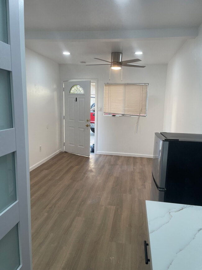 Foto del edificio - 4063 Lincoln Ave