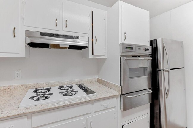 Foto del edificio - 11 Peachtree Hills Ave NE