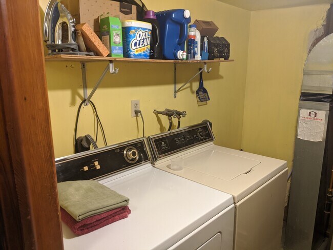 Laundry Room - 217 5th Ave S