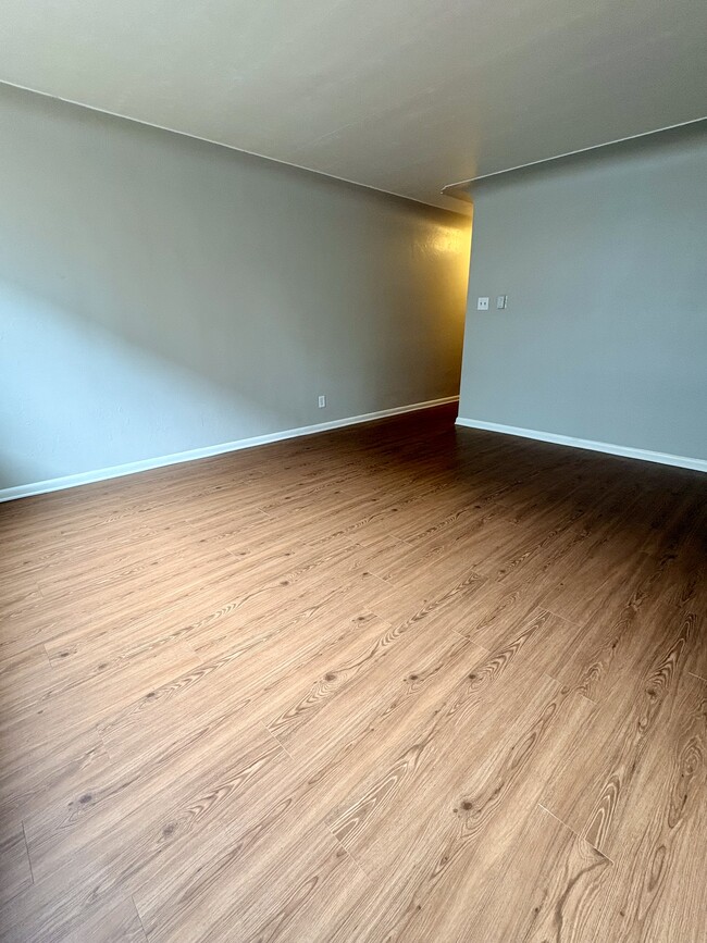Building Photo - Karen Jean Apartments