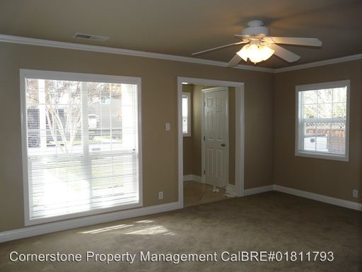 Building Photo - 2114 Coastland Ave