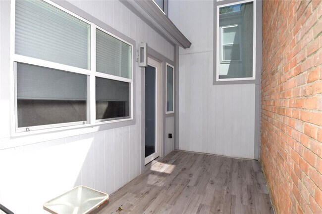 Building Photo - 7479 Brompton St