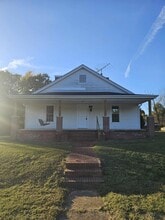 Building Photo - 761 Circle Dr Building Photo - 761 Circle Dr