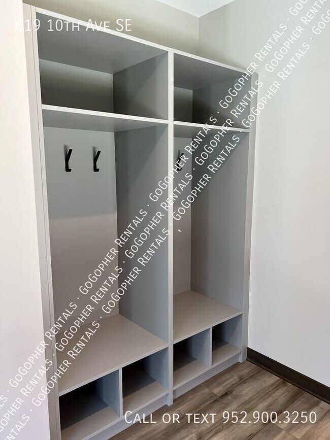 Foto del edificio - Modern 6 Bedroom Townhome in Dinkytown