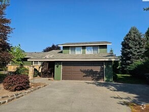 Building Photo - 224 Greenbriar W