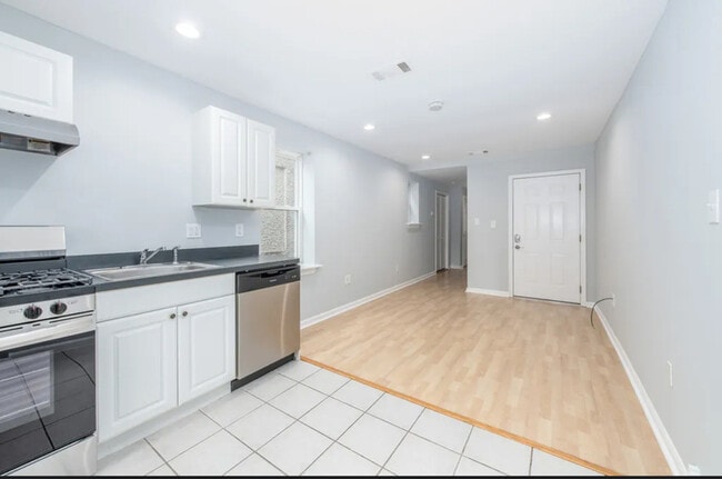 Building Photo - 1410 W Ritner St