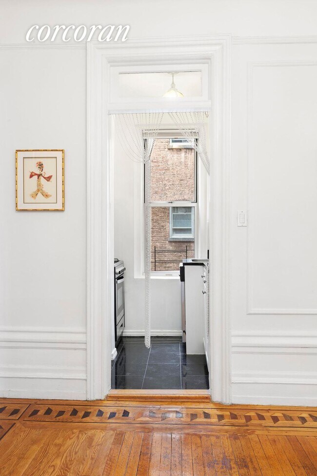 Building Photo - 306 W 100th St