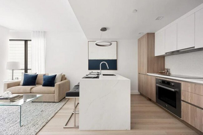 Foto del edificio - 2 bedroom in LONG ISLAND CITY NY 11101