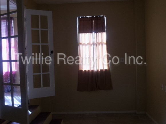 Foto del edificio - 96 W Windsor Dr