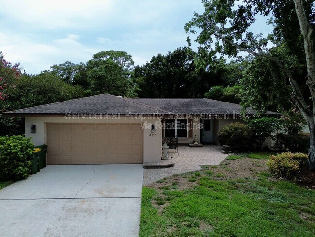 Foto del edificio - 423 Whispering Oaks Ct