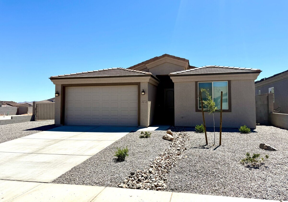 Foto principal - New Construction 3 Bed / 2 Bath Home with ...