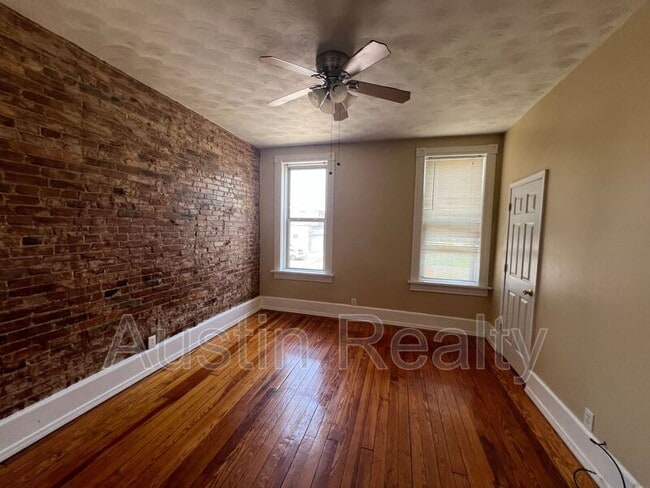 Building Photo - 4658 Tyrolean Ave
