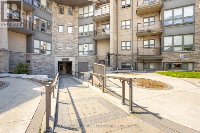 Building Photo - 15 Jacksway Crescent