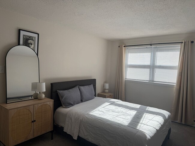 Interior Photo - Colonial Point Apartments