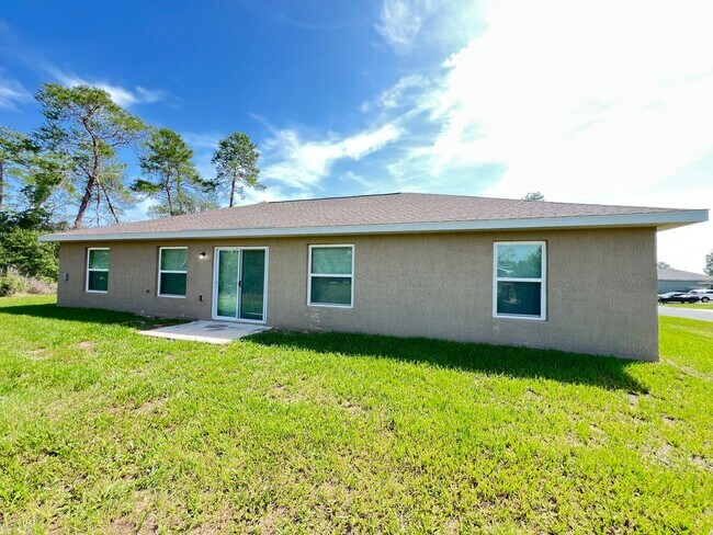 Building Photo - AVAILABLE NOW! Gorgeous 4 Bedroom, 2 Bathr...