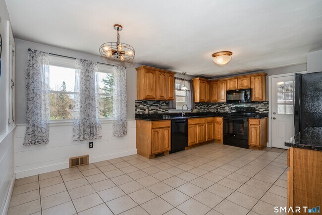 Foto del edificio - 114 Moreland Ave