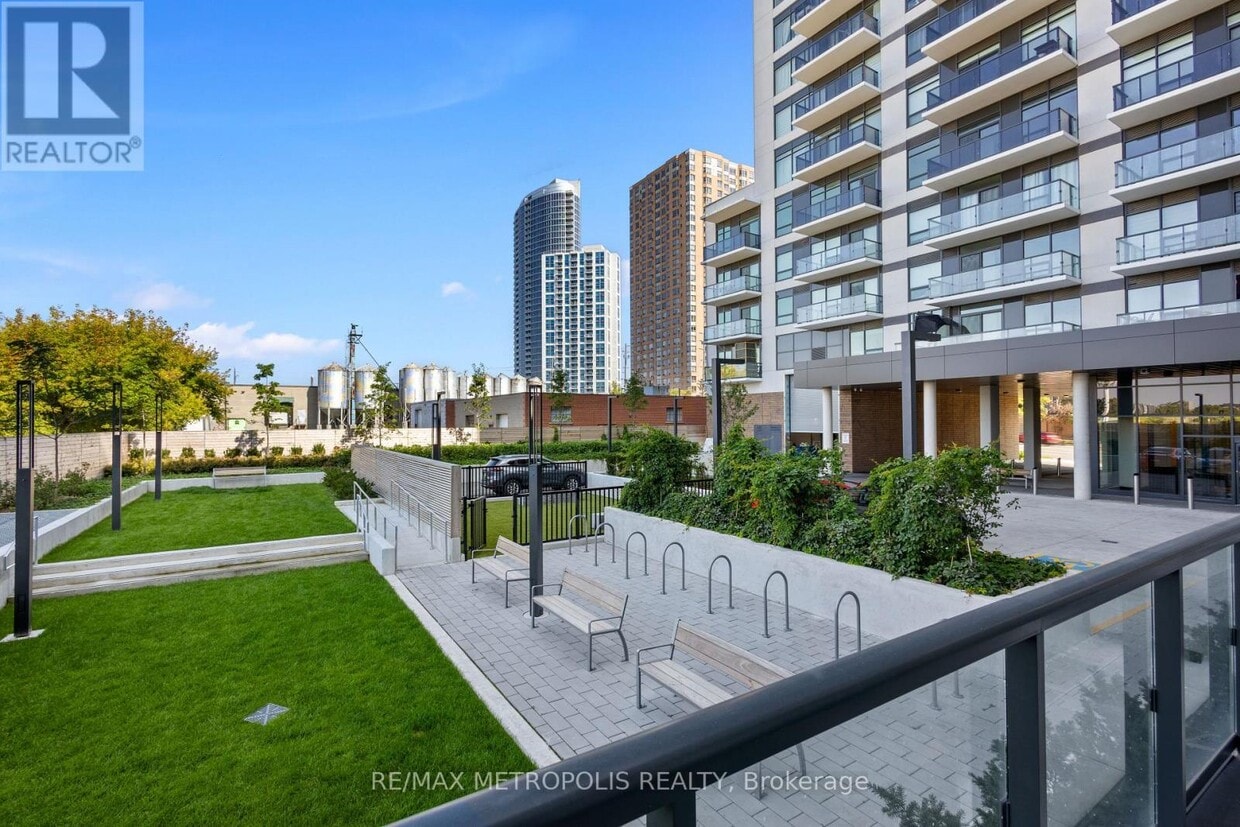 Photo principale - 110-1350-1350 Ellesmere Rd