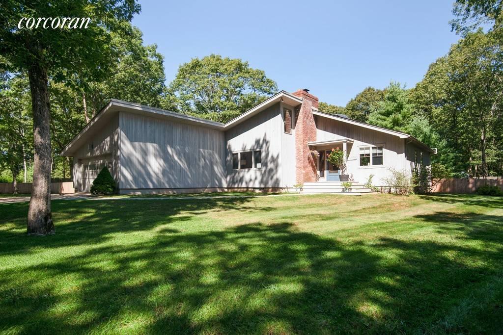 10 Oakwood Ct, Wainscott, NY 11975 House Rental in Wainscott, NY