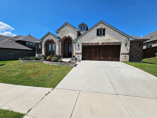 Building Photo - Absolutely Amazing property with all the b...