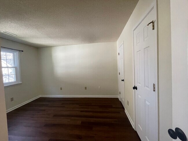 Foto del edificio - Recently Renovated!!Beautiful 3BR home.
