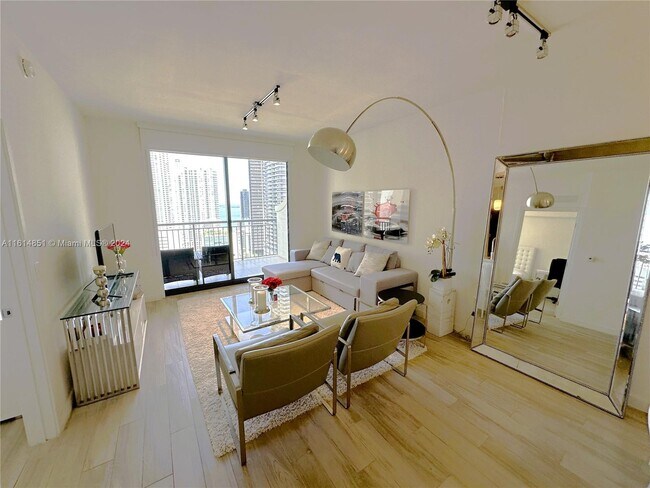 Foto del edificio - 999 SW 1st Ave