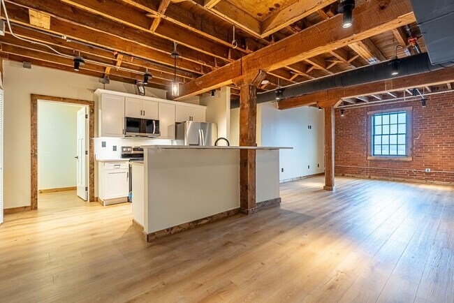 Foto del edificio - 453 E Main St