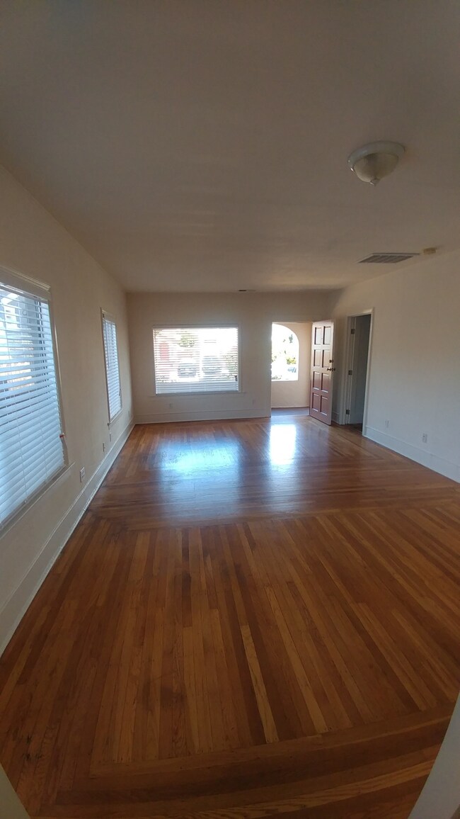 Building Photo - 585 56th St