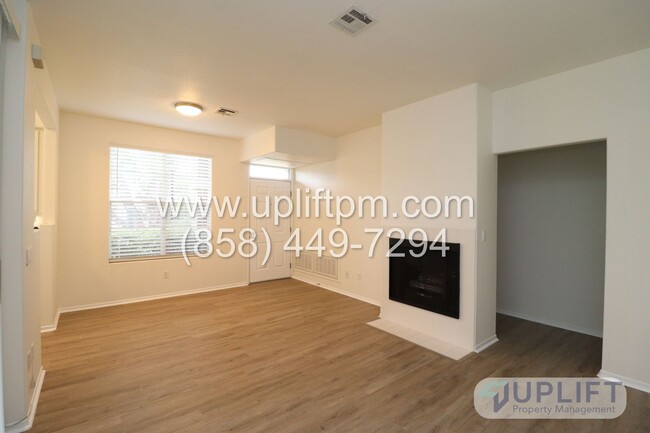 Foto del edificio - 2-BEDROOM / 2-BATHROOM CONDO - CARMEL VALLEY
