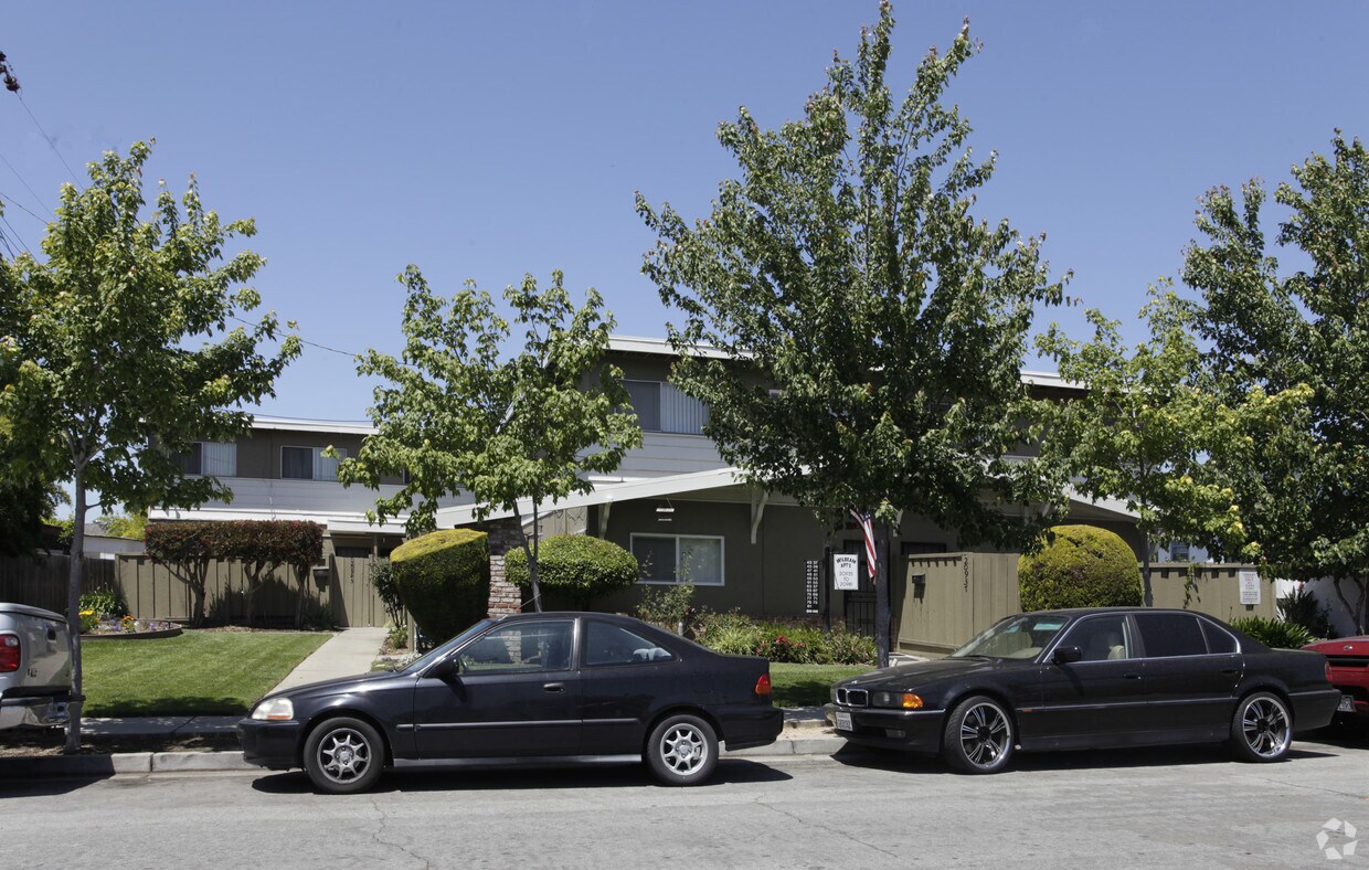 Building Photo - Garden Park Apts