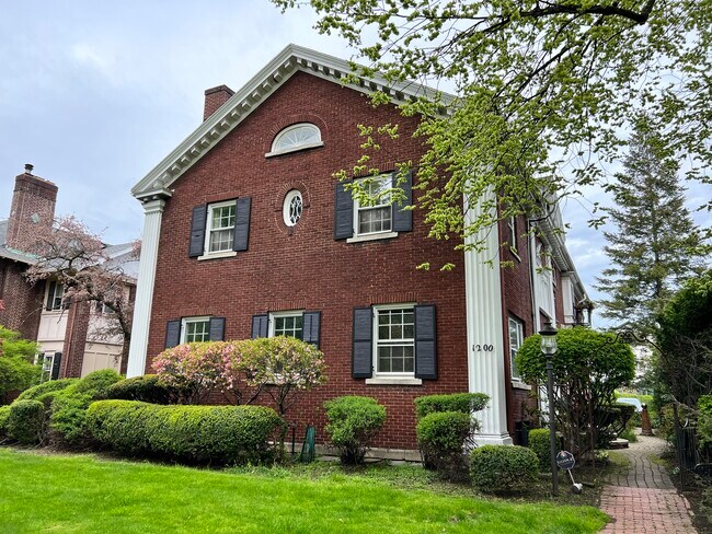 Building Photo - 1200 East Ave