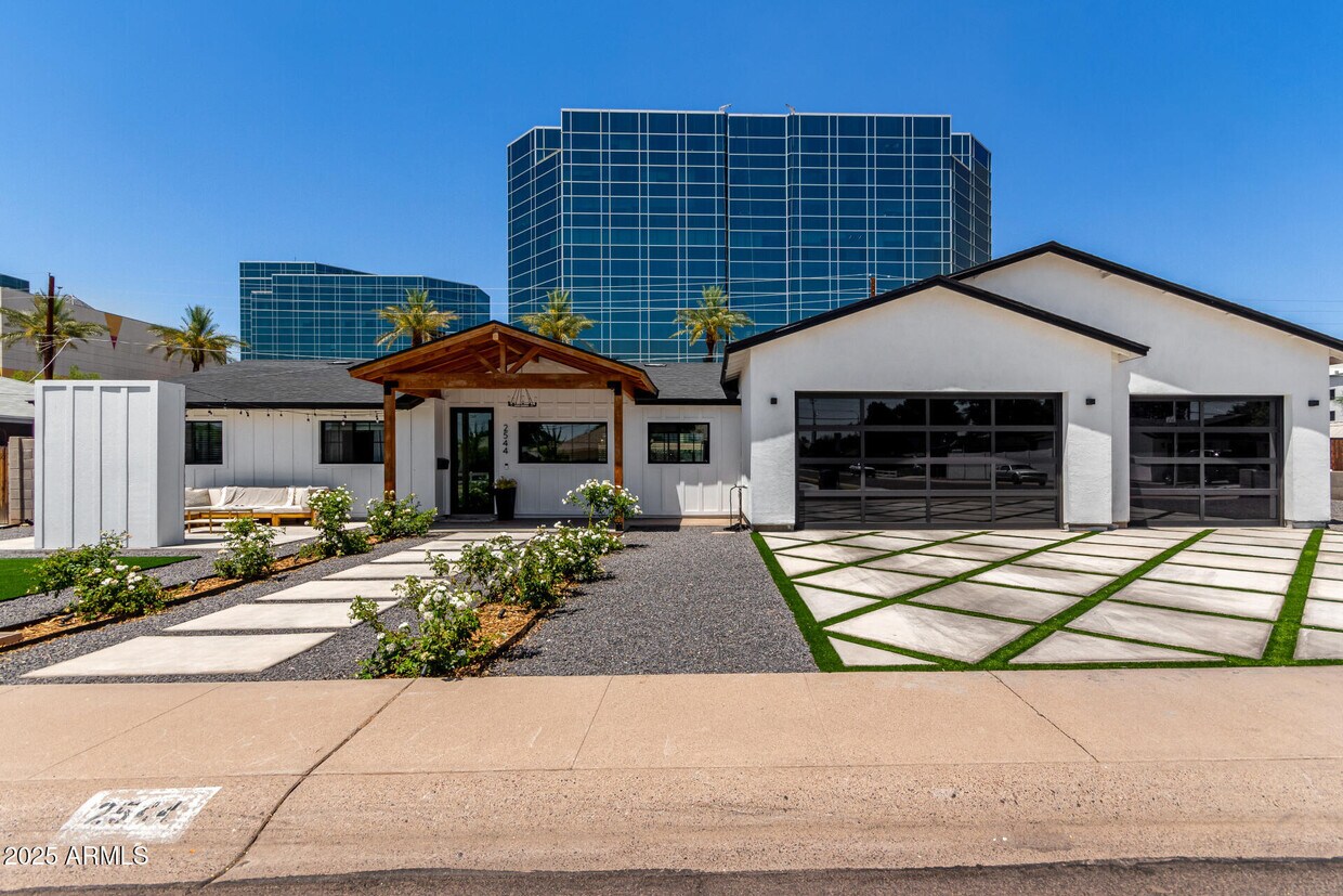 Foto principal - 2544 E Pierson St