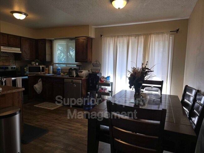 Foto del edificio - 4800 King Arthur Way