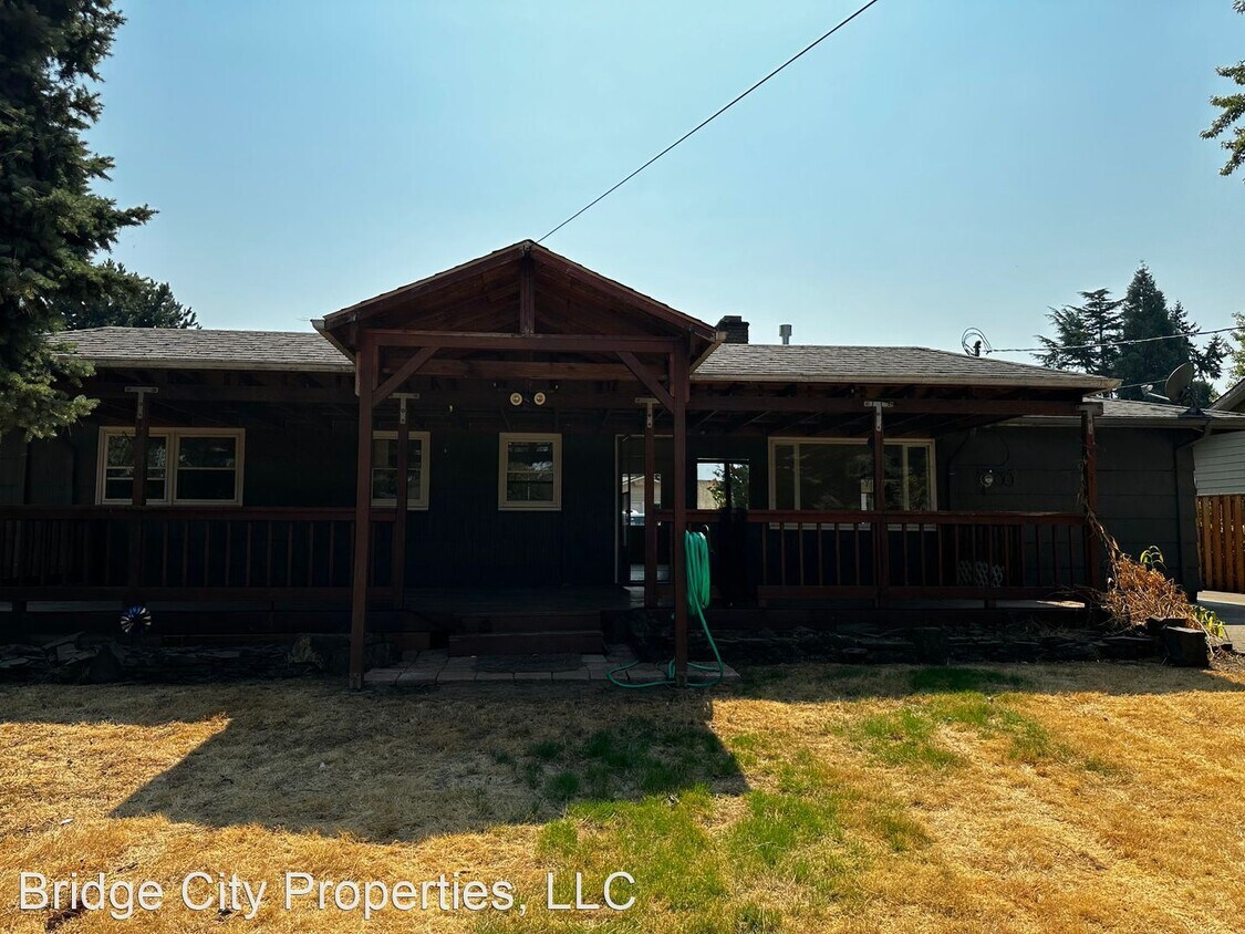 Primary Photo - 3 br, 2 bath House - 13933 NE Knott St.