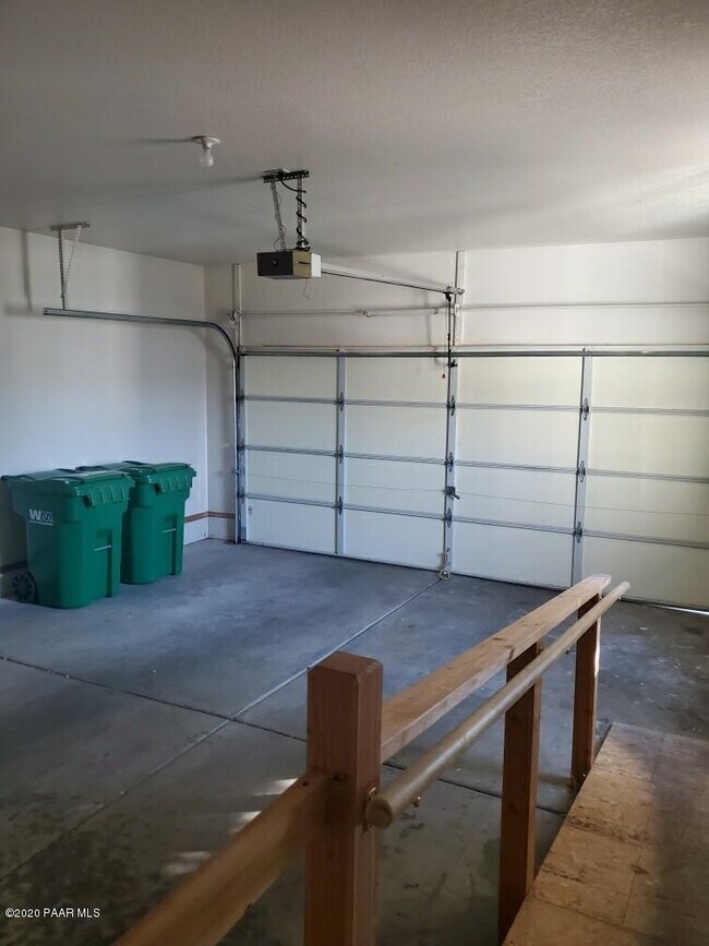 Building Photo - 4940 N Spring Dr