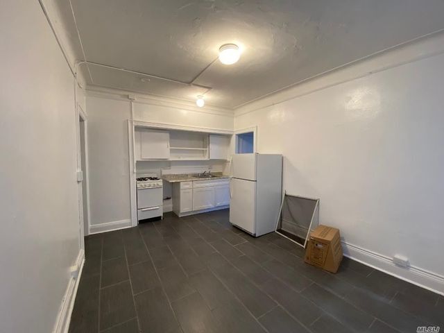 Foto del edificio - 315 W Broadway