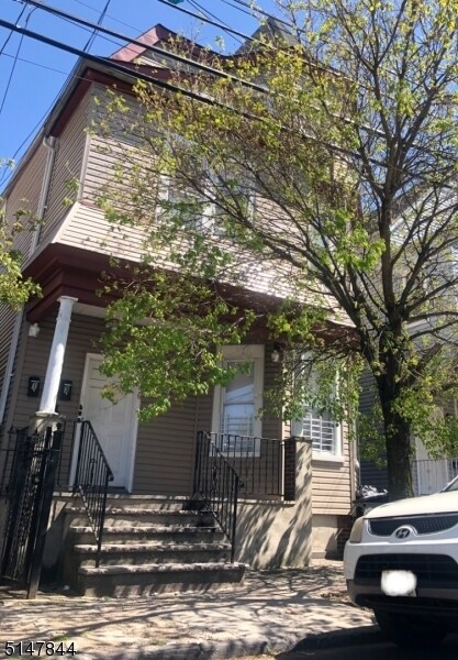 Primary Photo - 356 S 11th St