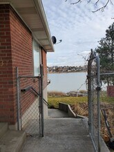 Building Photo - 1137 W Lakeside Dr