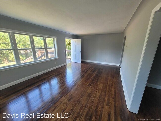 Foto del edificio - 2 br, 1 bath House - 599 Mohegan Avenue Pa...