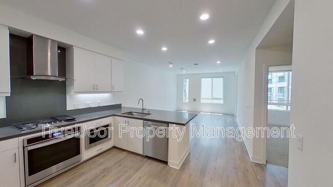Building Photo - 2444 Nolita