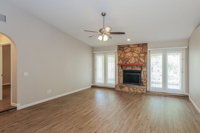 Foto del edificio - 14826 N Briarwood Dr