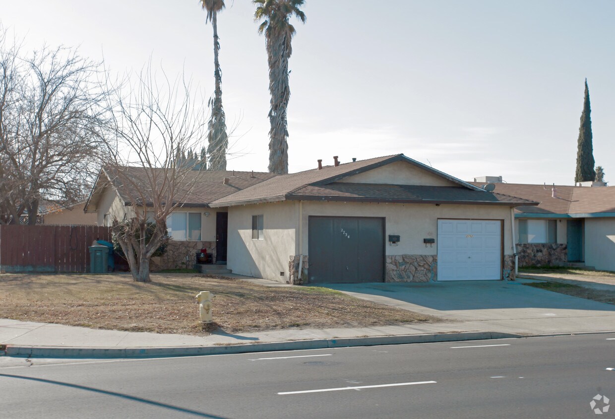 Primary Photo - 2732-2734 Whitmore Ave