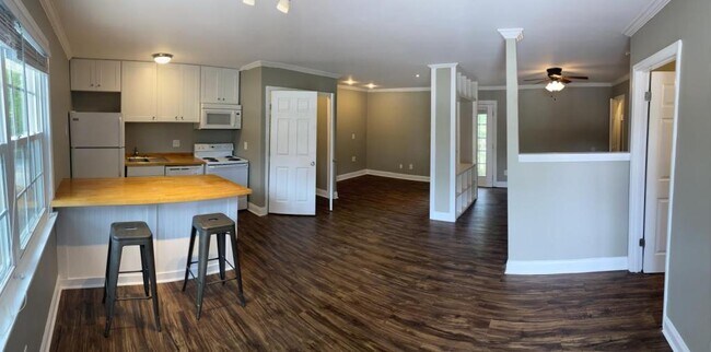 Foto del edificio - 1437 Fernwood Glendale Rd