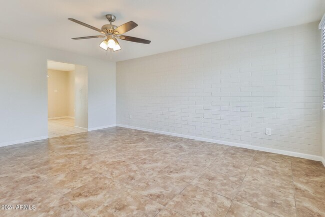 Foto del edificio - 7416 W Glenrosa Ave