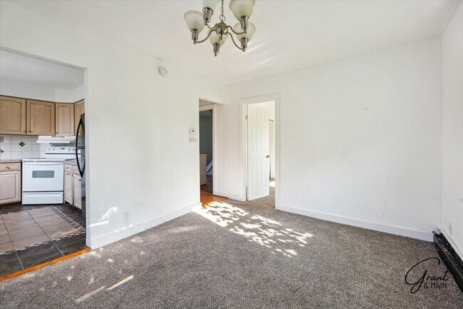 Foto del edificio - $1050month - 2 Bed 1 Bath in Roseville