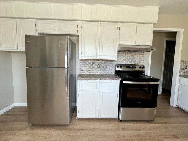 Foto del edificio - 4203 SE Dorchester- COMING SOON!