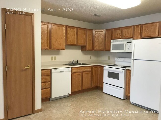 Building Photo - 7430 S Louise Ave