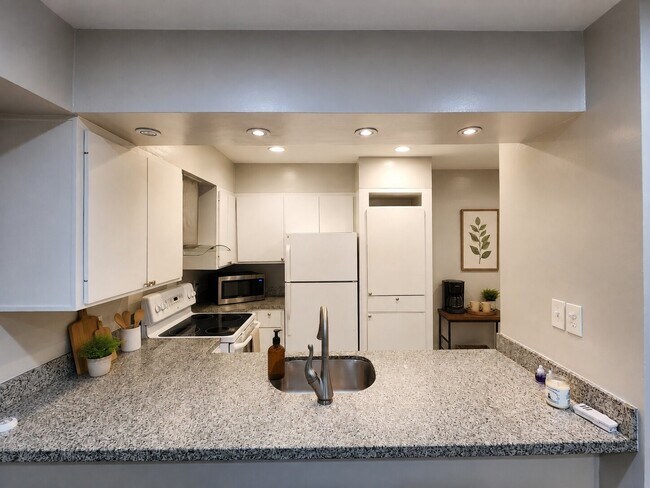 Building Photo - 2575 Marilee Ln